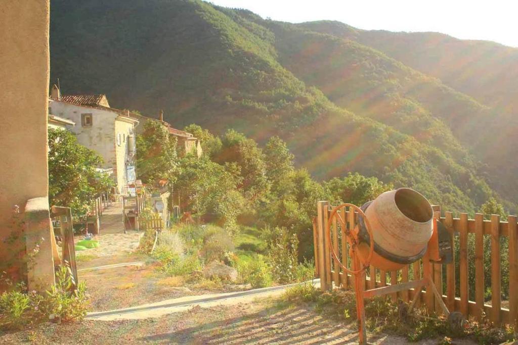 Chambres D'Hotes Les Terrasses De Cailla Exterior foto